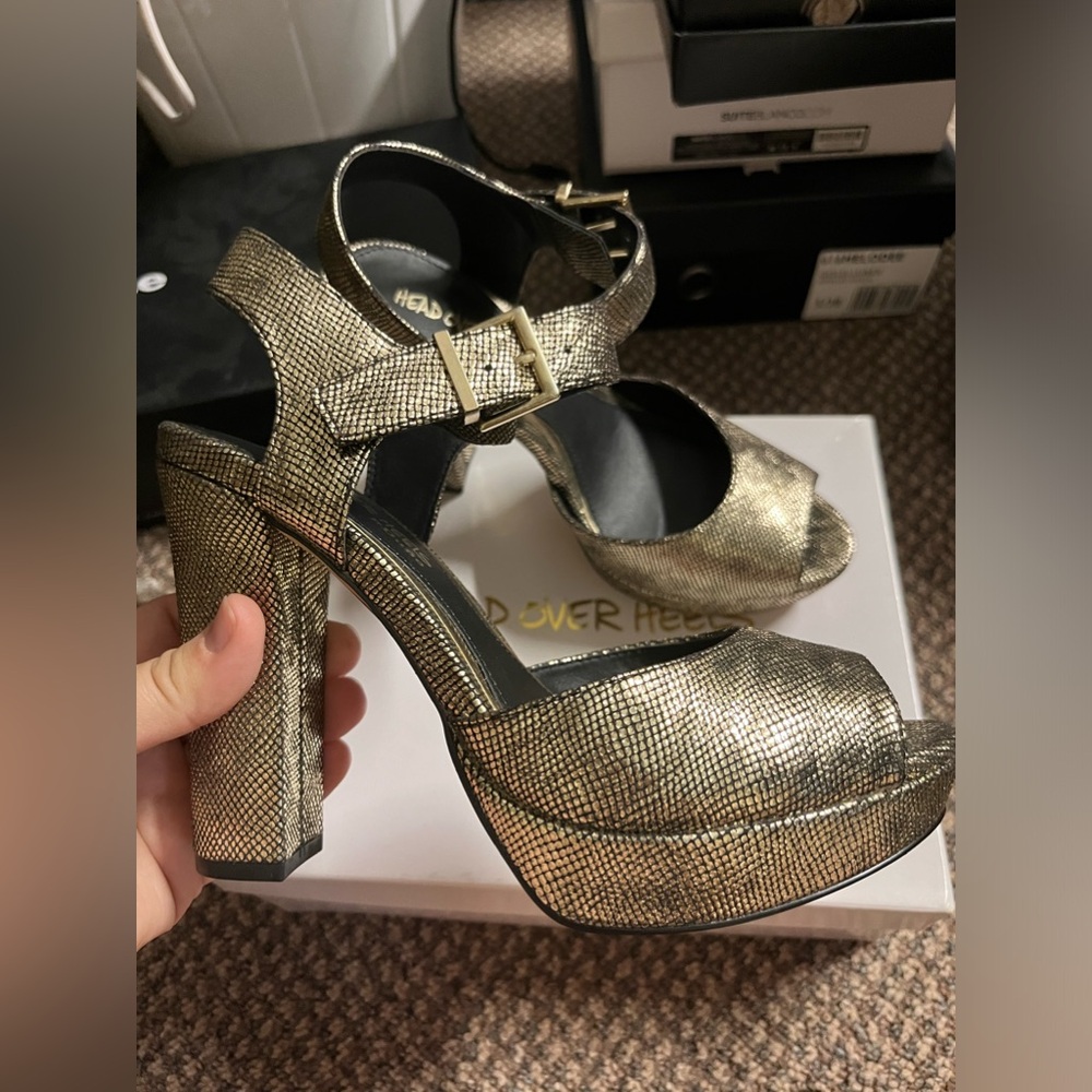 NEW Head over heels gold women pump shoes size 38